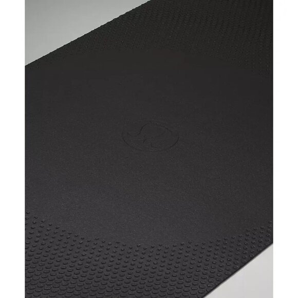 Lululemon The Workout Mat 6mm 26" x 71" Grippy Surface Black For High-Intensity - Picture 2 of 4